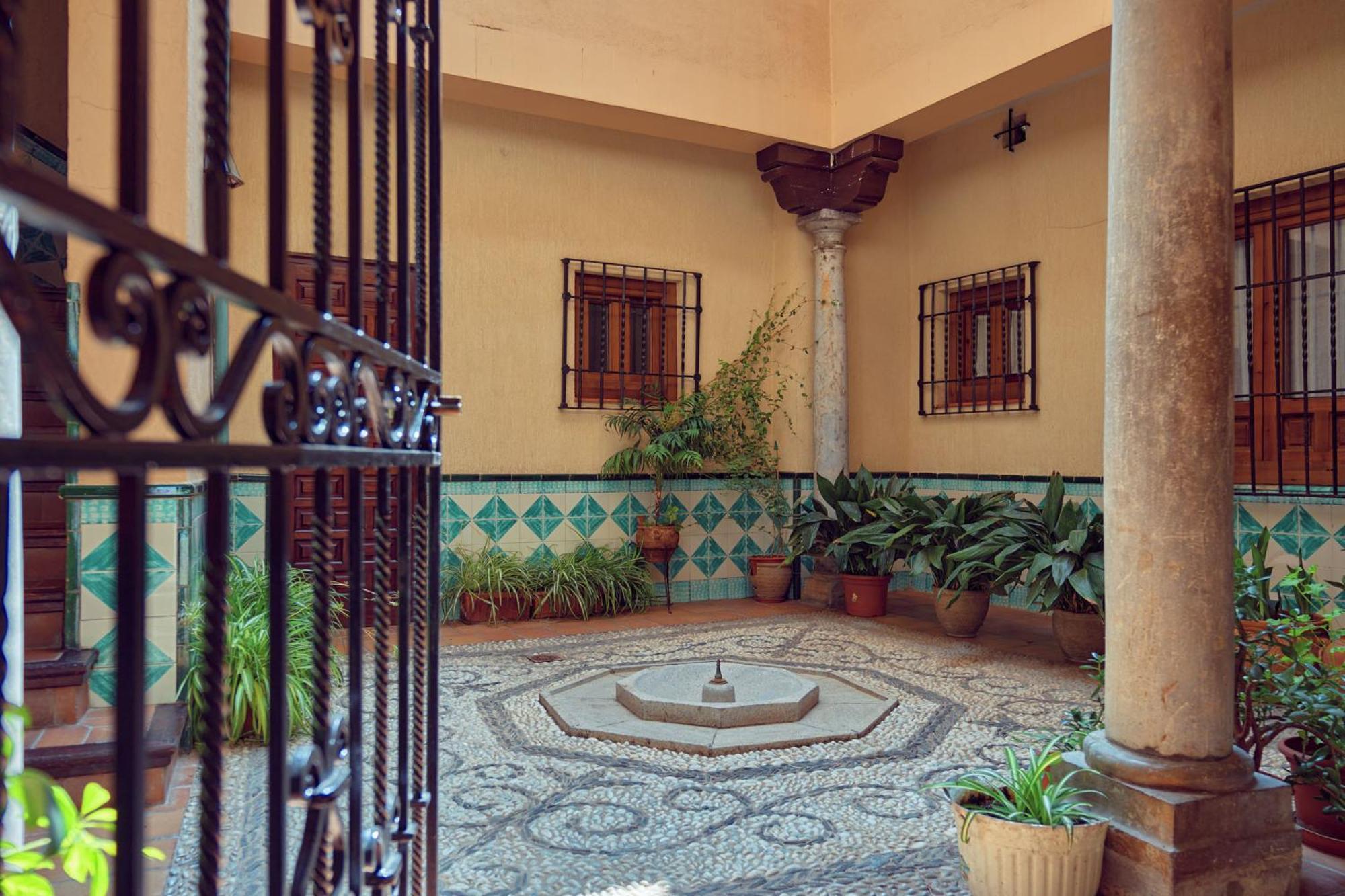 Anali - Hostatel Apartment Granada Bagian luar foto