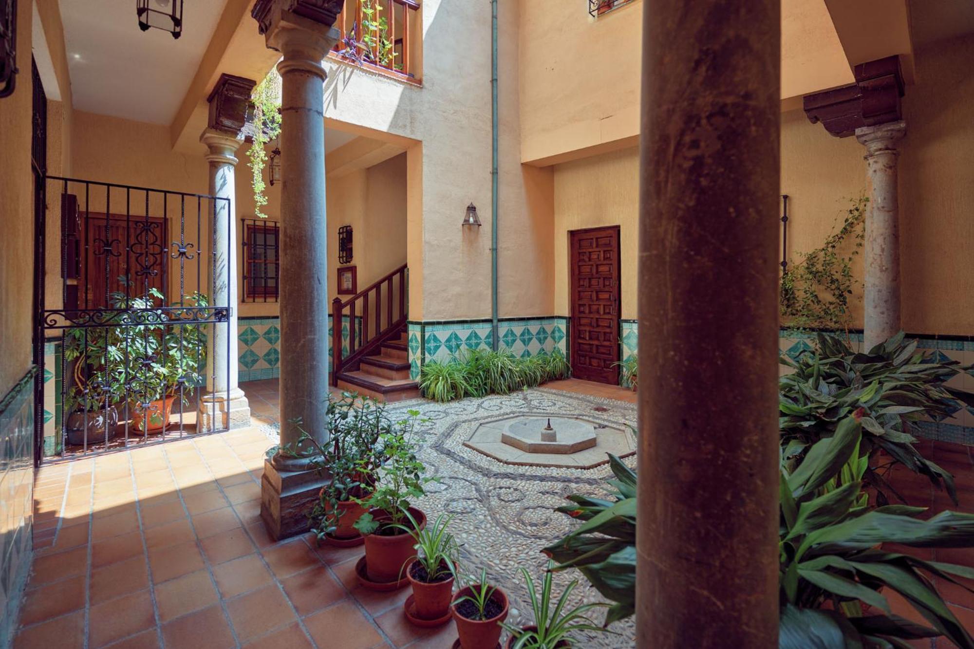 Anali - Hostatel Apartment Granada Bagian luar foto
